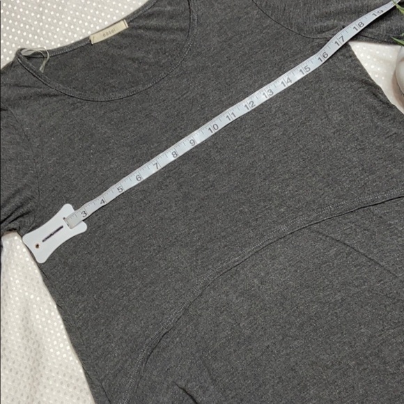 EASEL Gray Asymmetric Hem Top - Picture 5 of 8